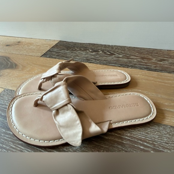 Bernardo Lillian Padded Bow Thong
Flat Sandals - Picture 5 of 8